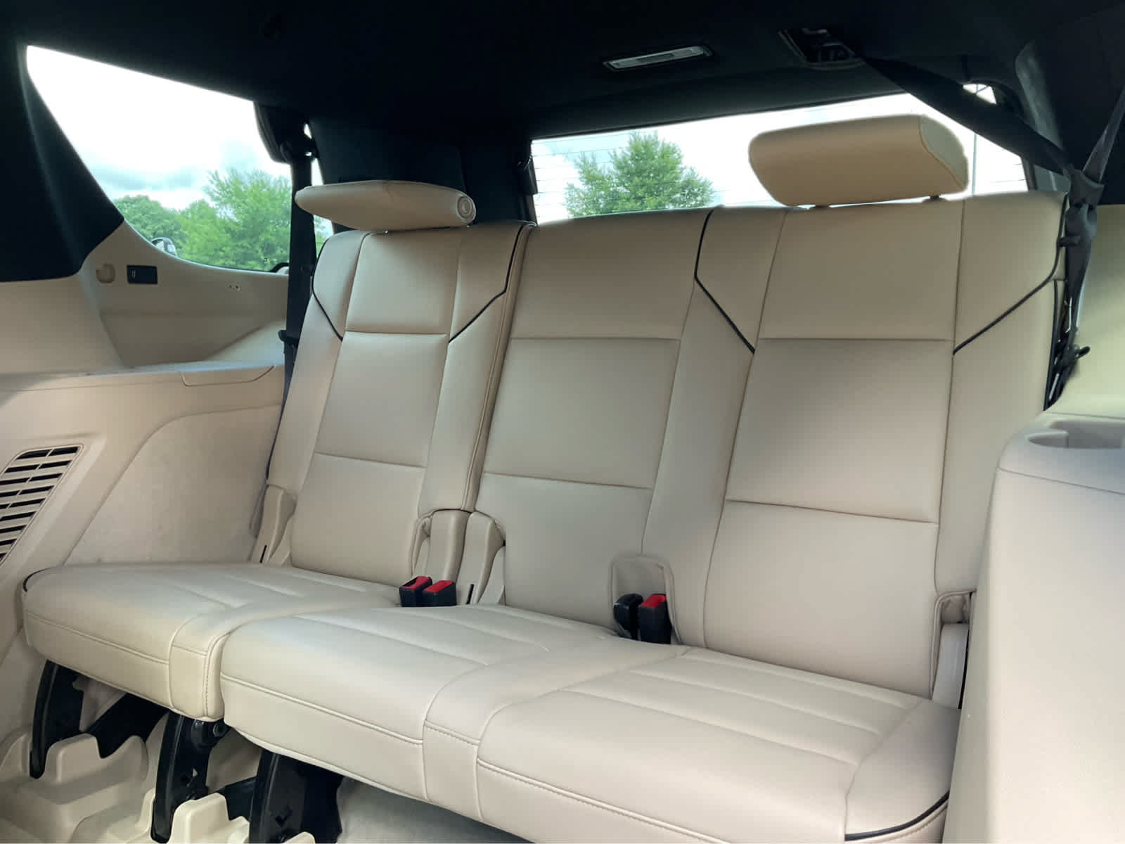 Used 2023 Cadillac Escalade Premium Luxury w/ Performance Package AWD/4WD image 25