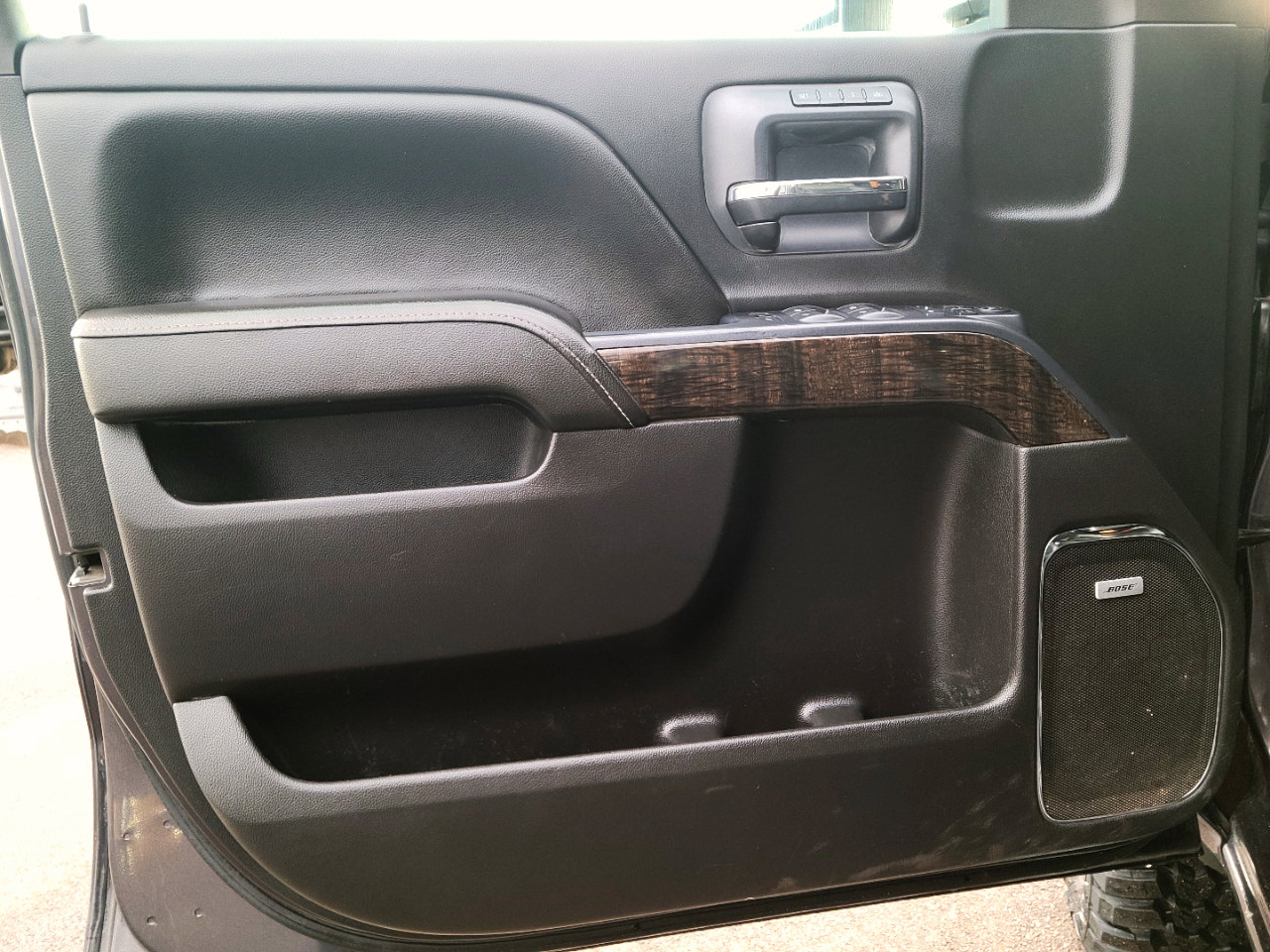 Used 2015 GMC Sierra 2500 Denali w/ Duramax Plus Package image 8