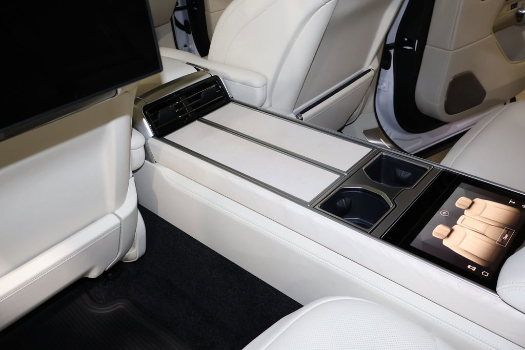 Used 2024 Land Rover Range Rover Long Wheelbase SE image 45
