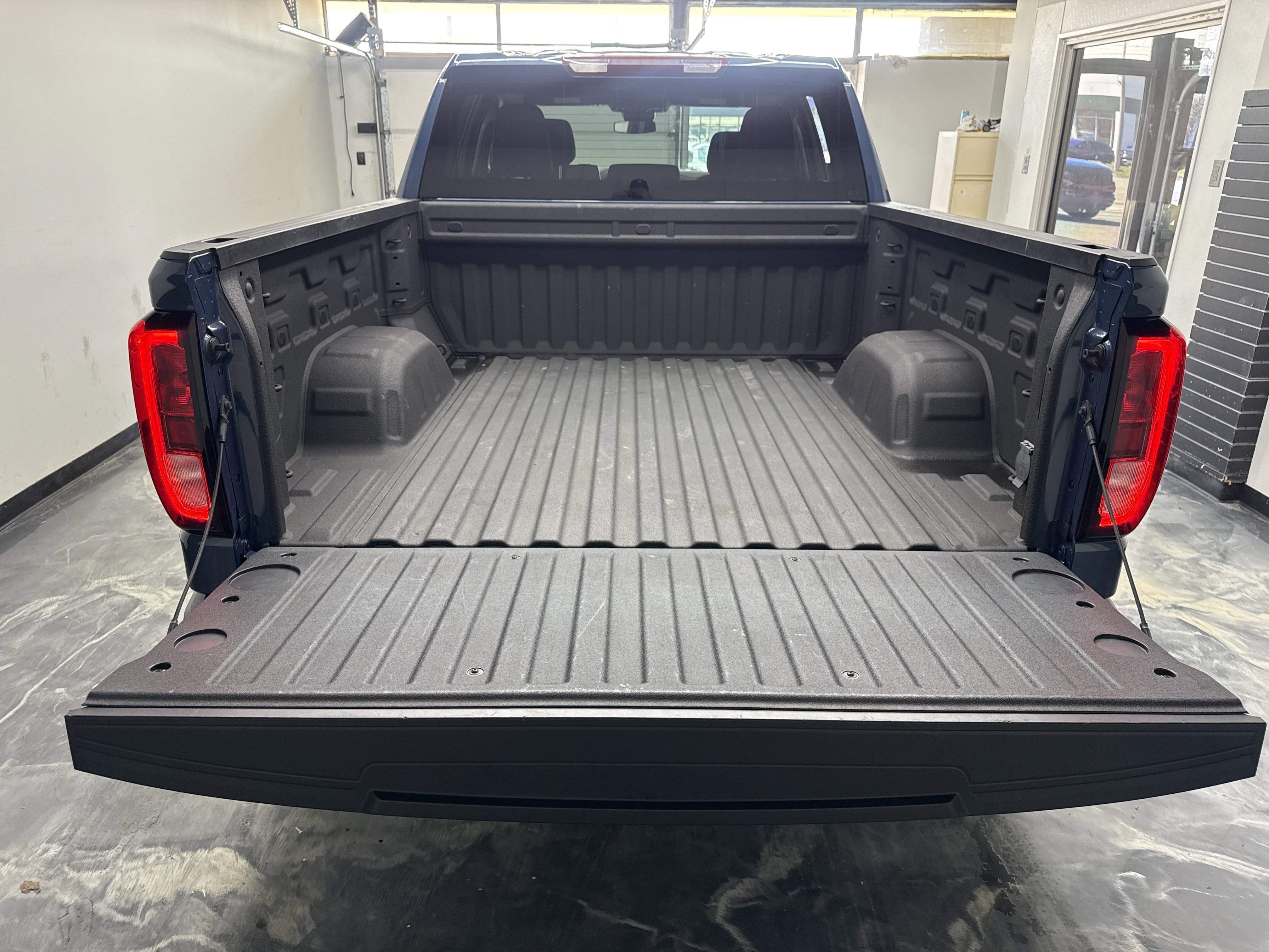 Used 2024 GMC Sierra 1500 Pro w/ Graphite Edition AWD/4WD image 22