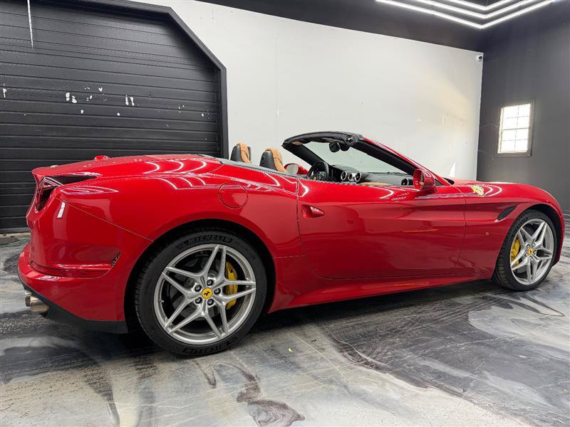 Used 2015 Ferrari California T RWD image 9
