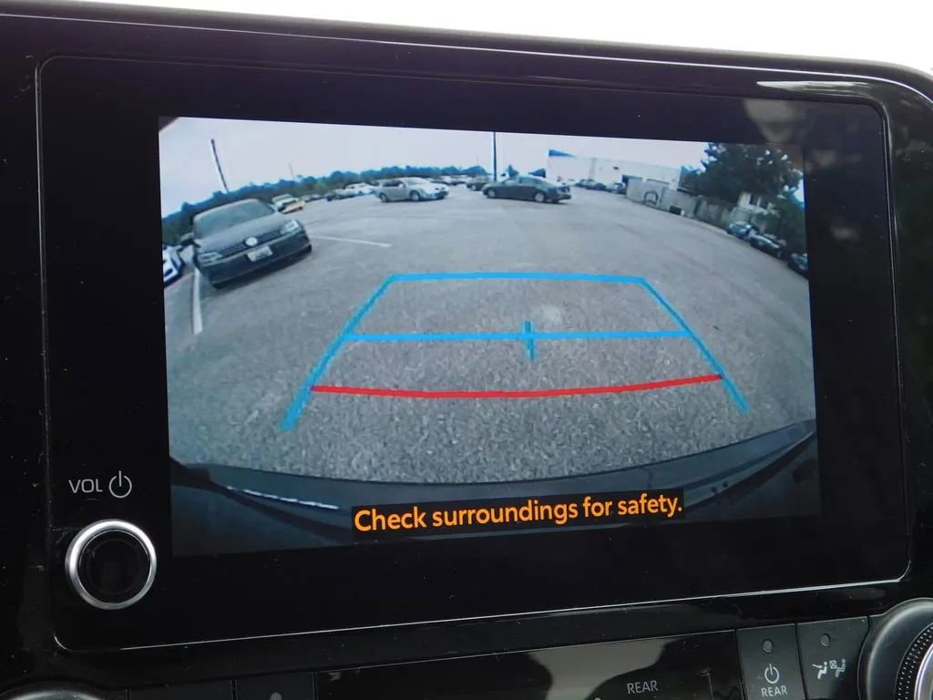 Used 2024 Toyota Highlander LE image 19