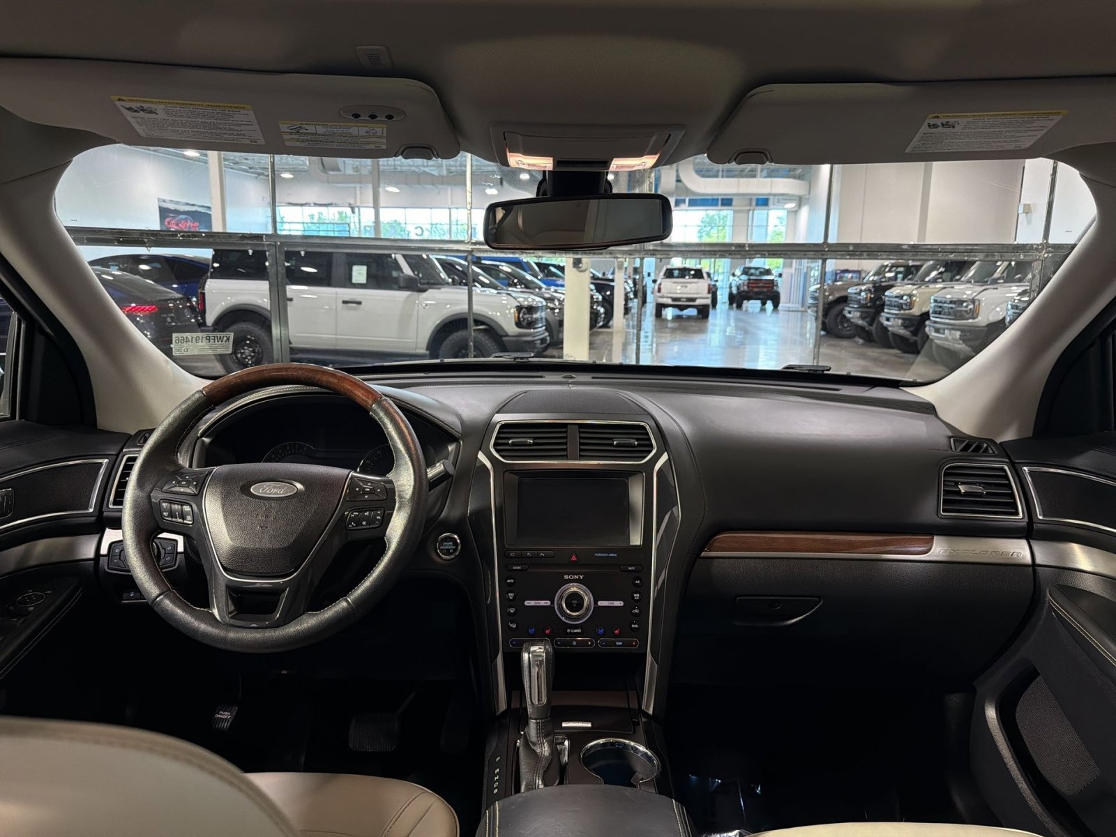 Used 2019 Ford Explorer Platinum AWD/4WD image 30