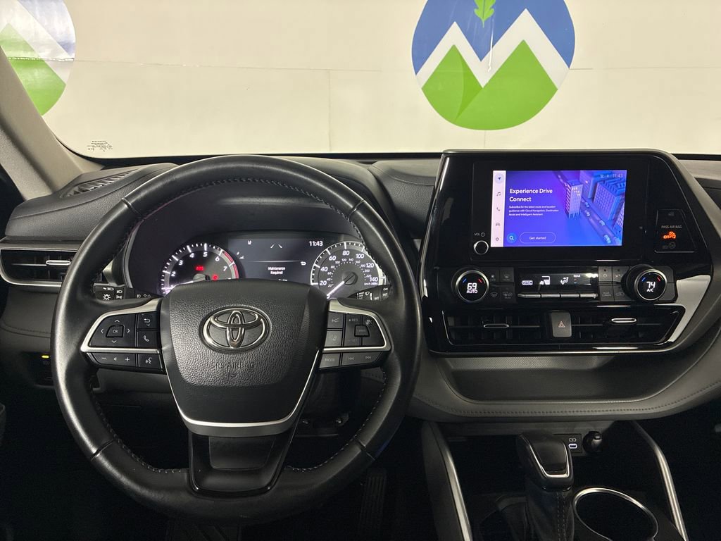 Used 2023 Toyota Highlander LE image 8