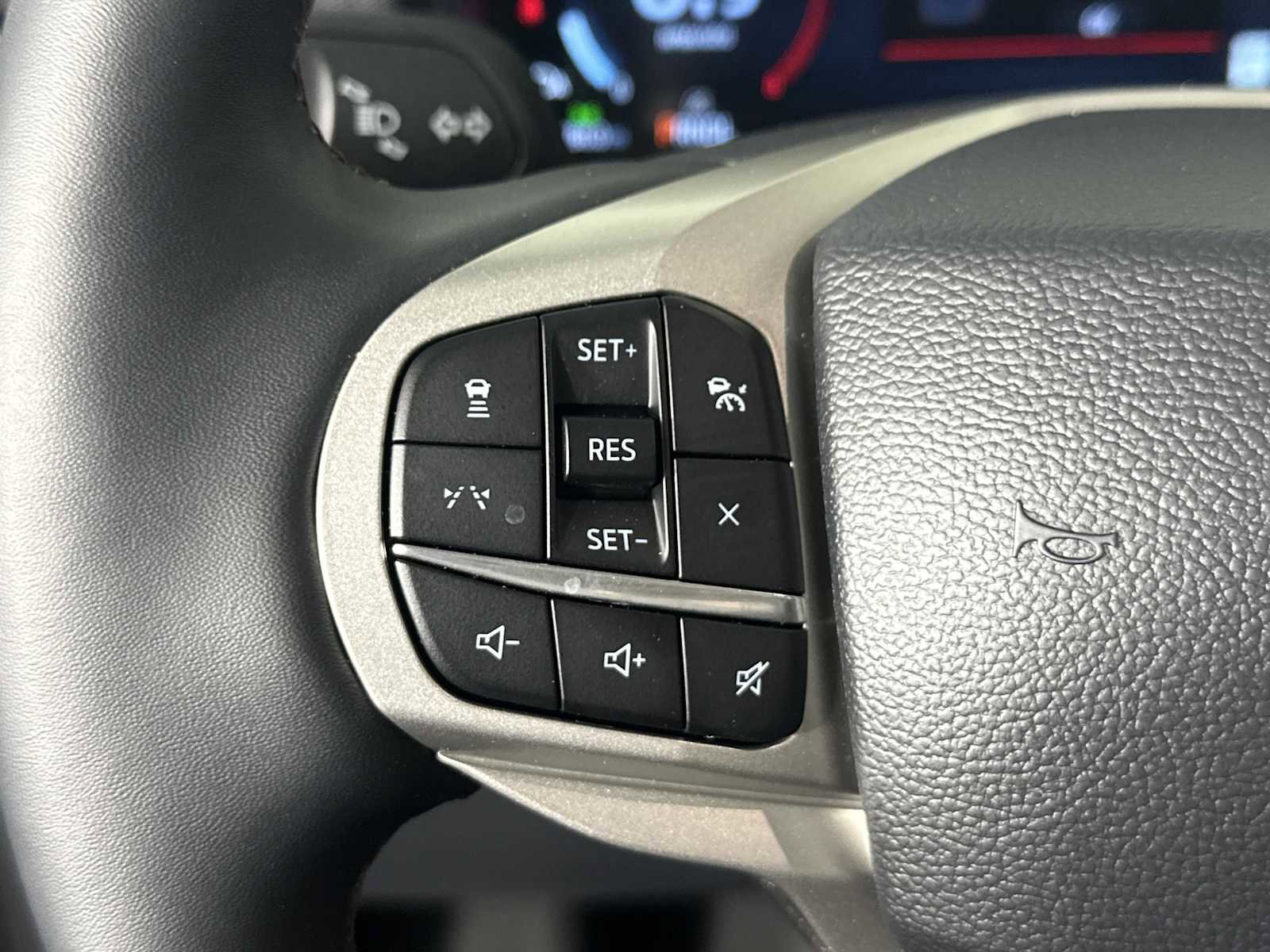 Used 2025 Ford Explorer Active w/ Active Comfort Package RWD image 28