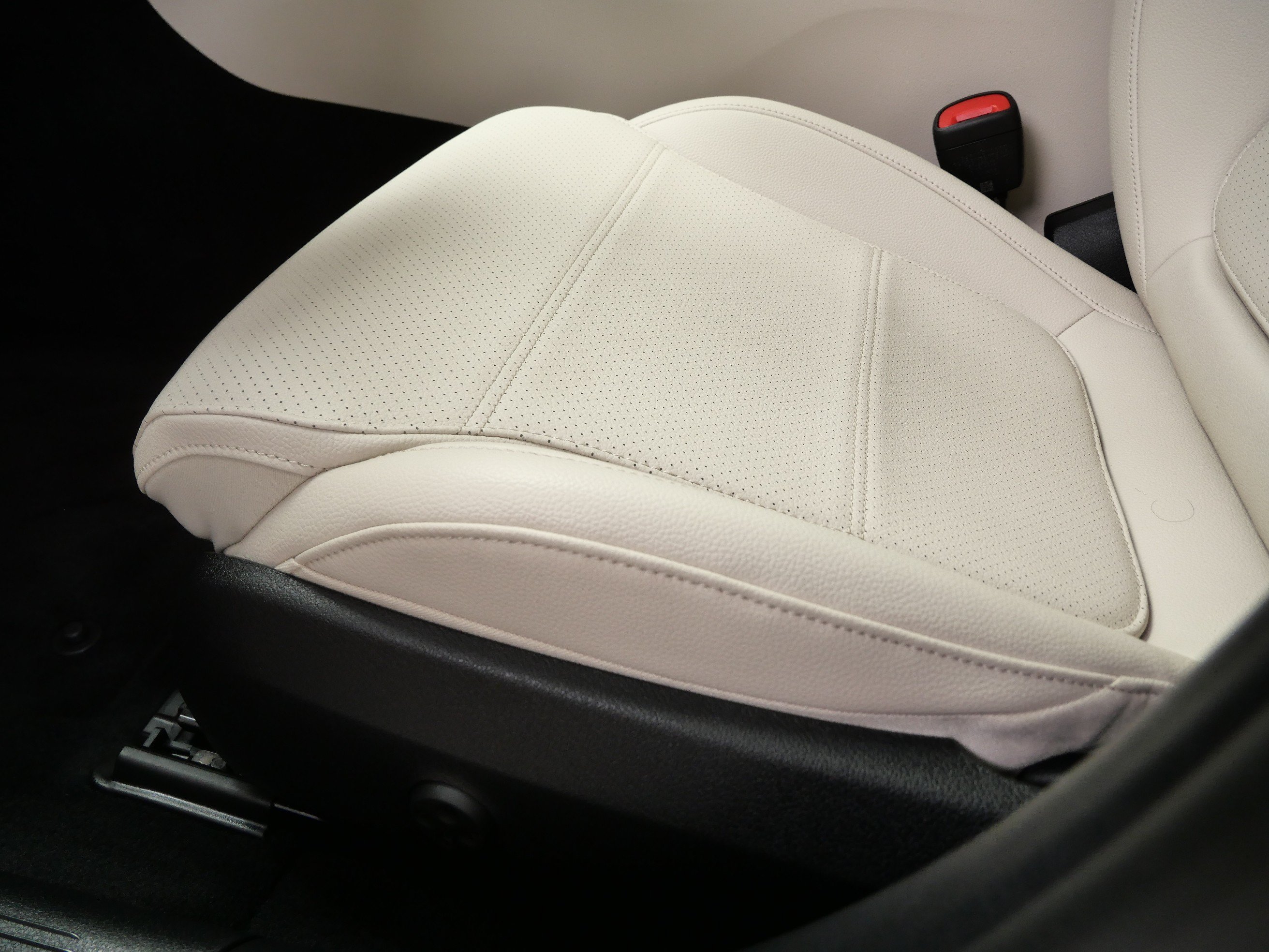 Certified 2023 Mercedes-Benz C 300 4MATIC Sedan image 18
