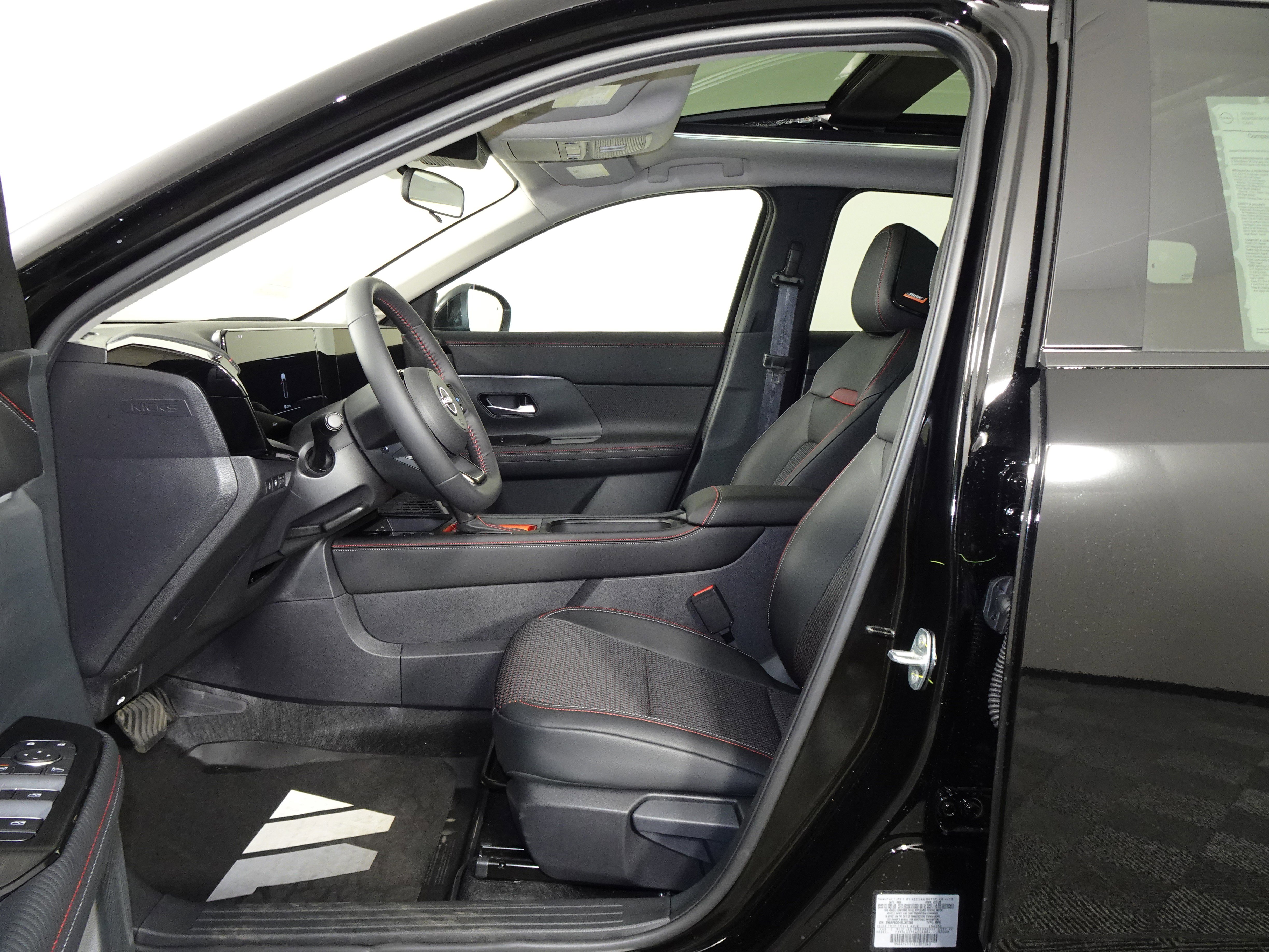 New 2025 Nissan Kicks SR w/ SR Premium Package image 4