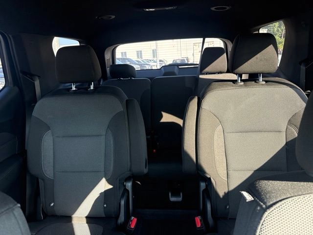 Used 2023 Chevrolet Traverse LT FWD image 23