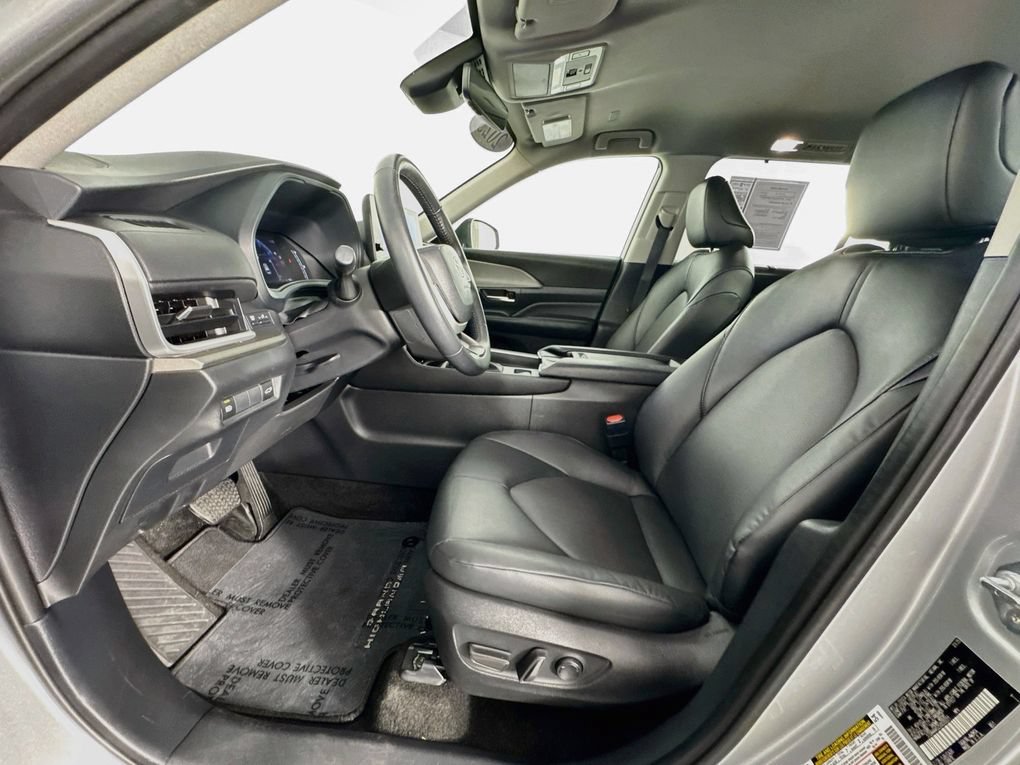 Used 2025 Toyota Grand Highlander FWD image 12