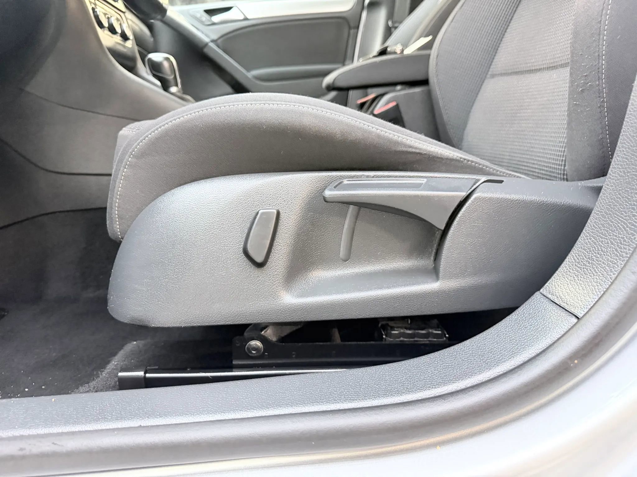Used 2013 Volkswagen Golf TDI image 11