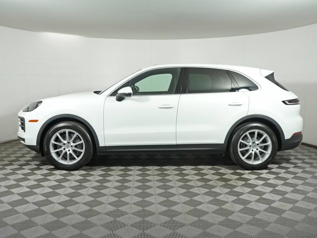 Certified 2024 Porsche Cayenne w/ Premium Package AWD/4WD image 2