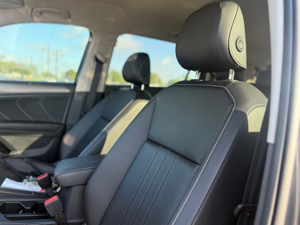 Used 2024 Volkswagen Tiguan SE image 8