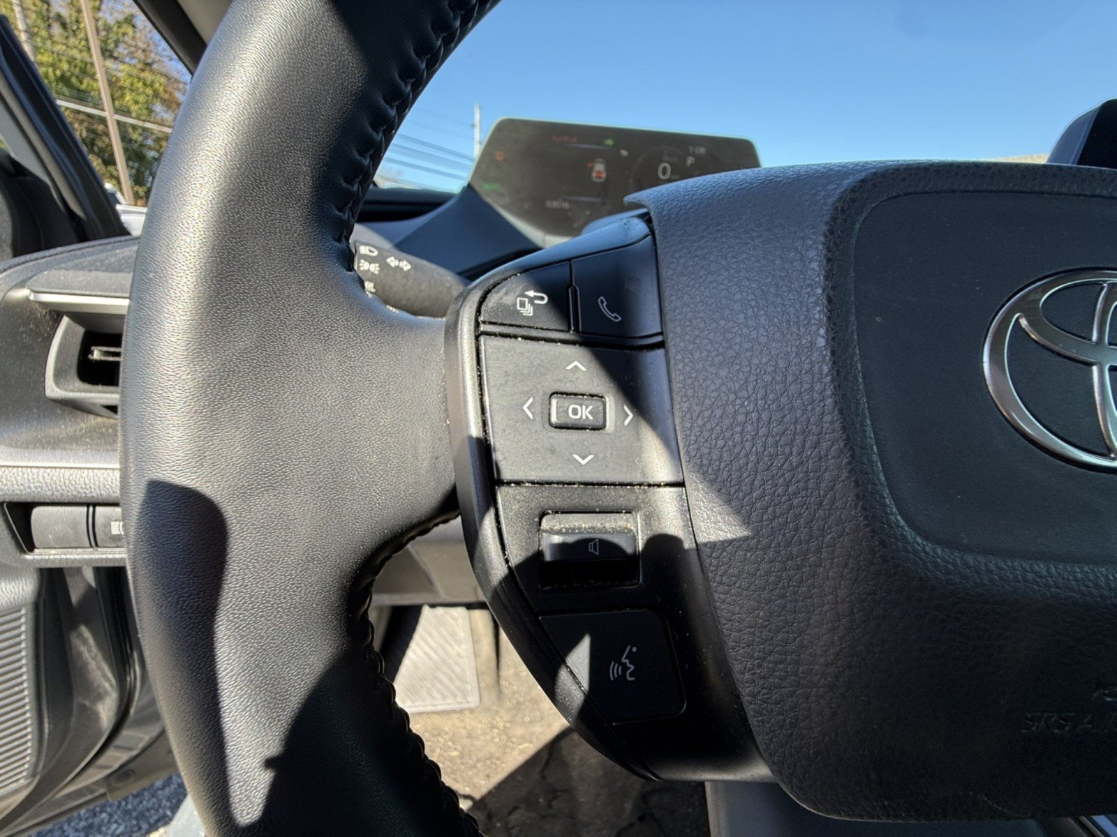 Used 2024 Toyota Prius LE FWD image 16