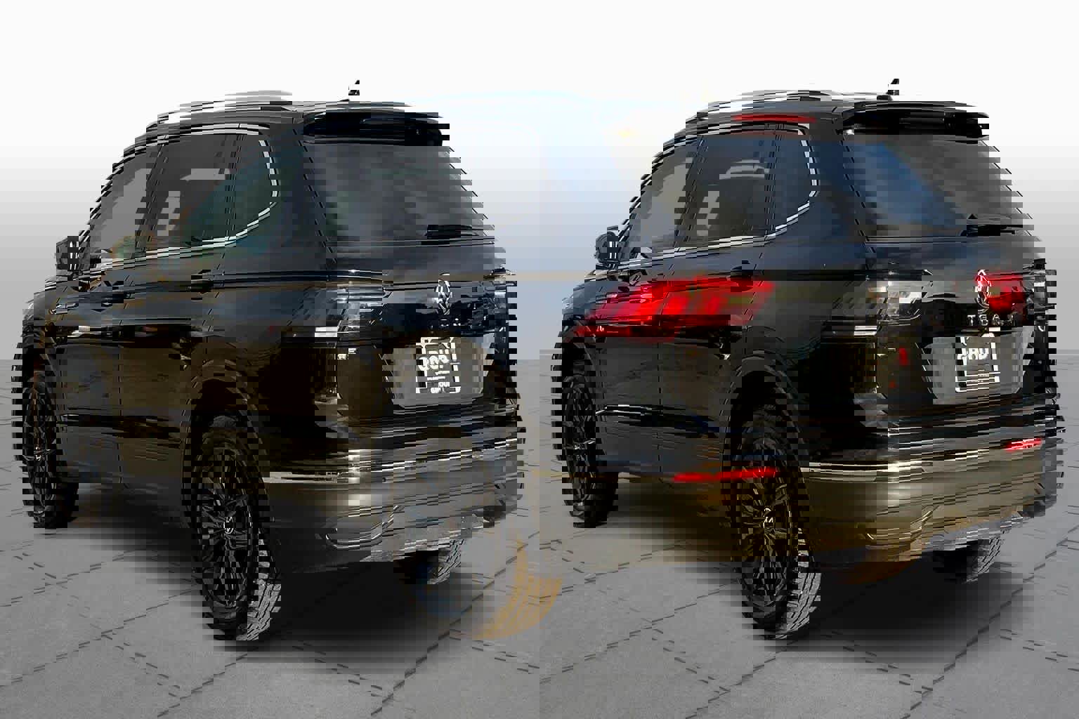 Used 2024 Volkswagen Tiguan SE image 11