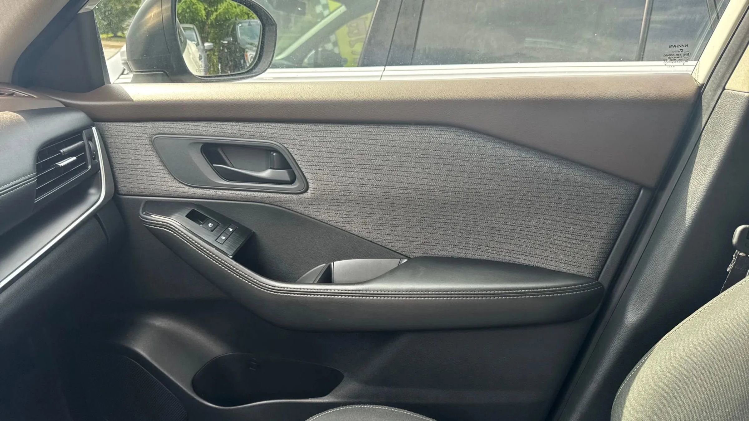 Used 2021 Nissan Rogue S image 27