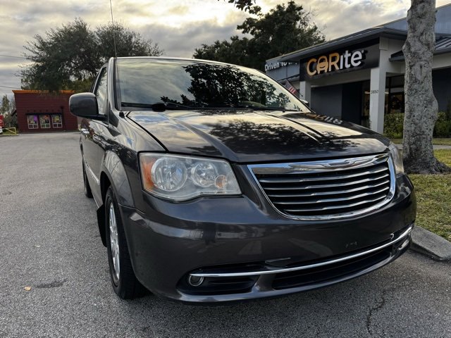 Used 2015 Chrysler Town & Country Touring w/ Driver Convenience Group image 2