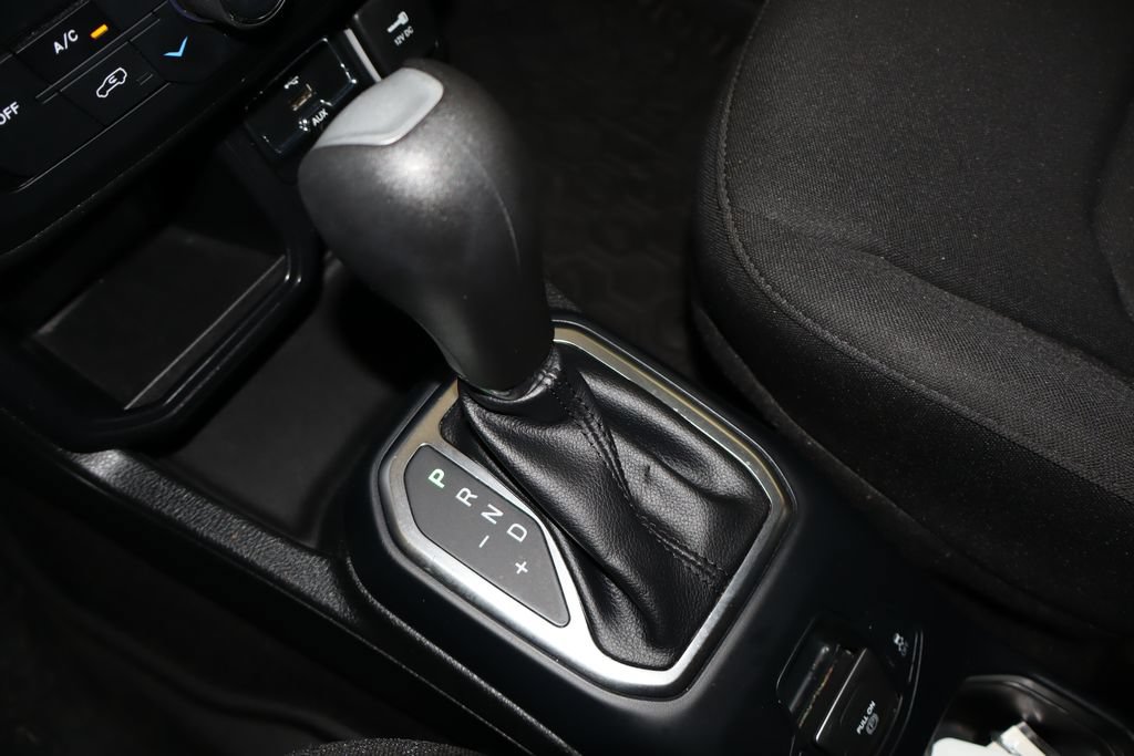 Used 2019 Jeep Renegade Latitude FWD image 28