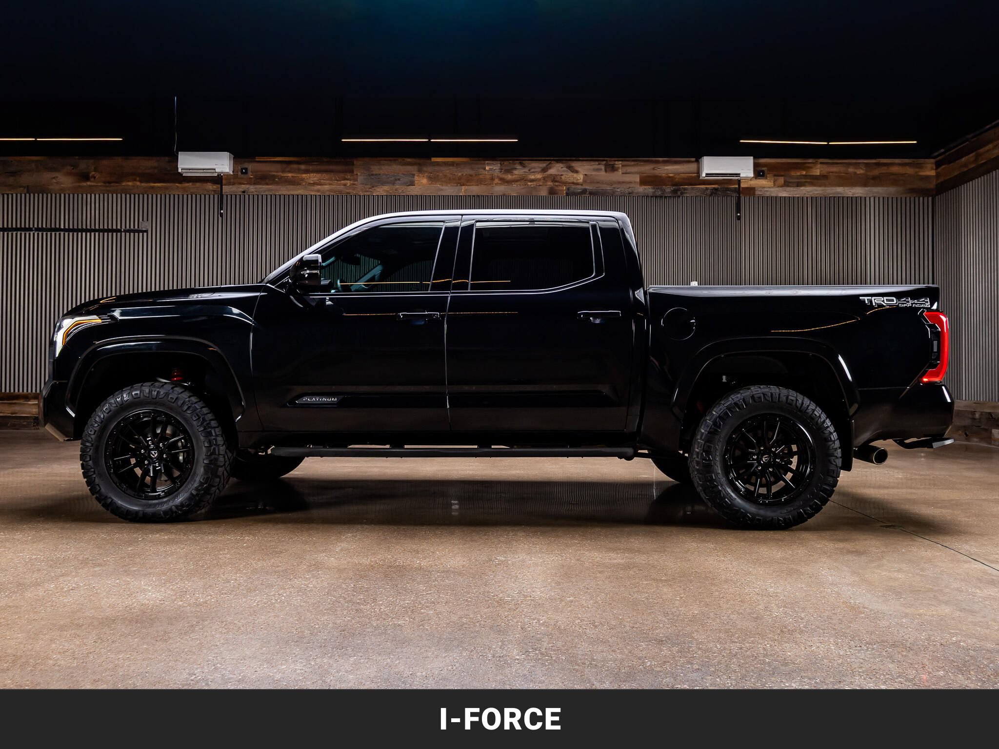 Used 2024 Toyota Tundra Platinum w/ TRD Off-Road Package AWD/4WD image 5