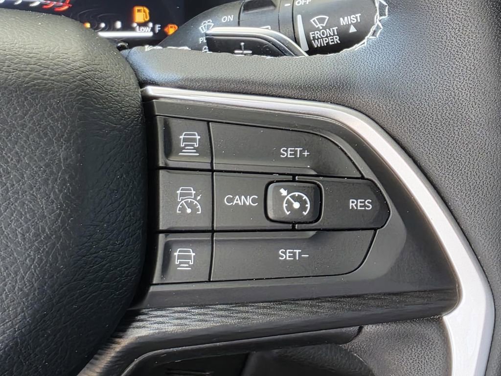 Used 2025 Jeep Grand Cherokee Altitude image 27