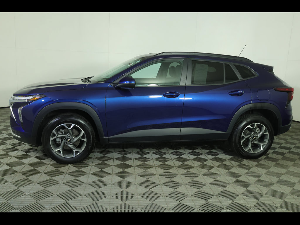 Certified 2024 Chevrolet Trax LT w/ Driver Confidence Package FWD image 6