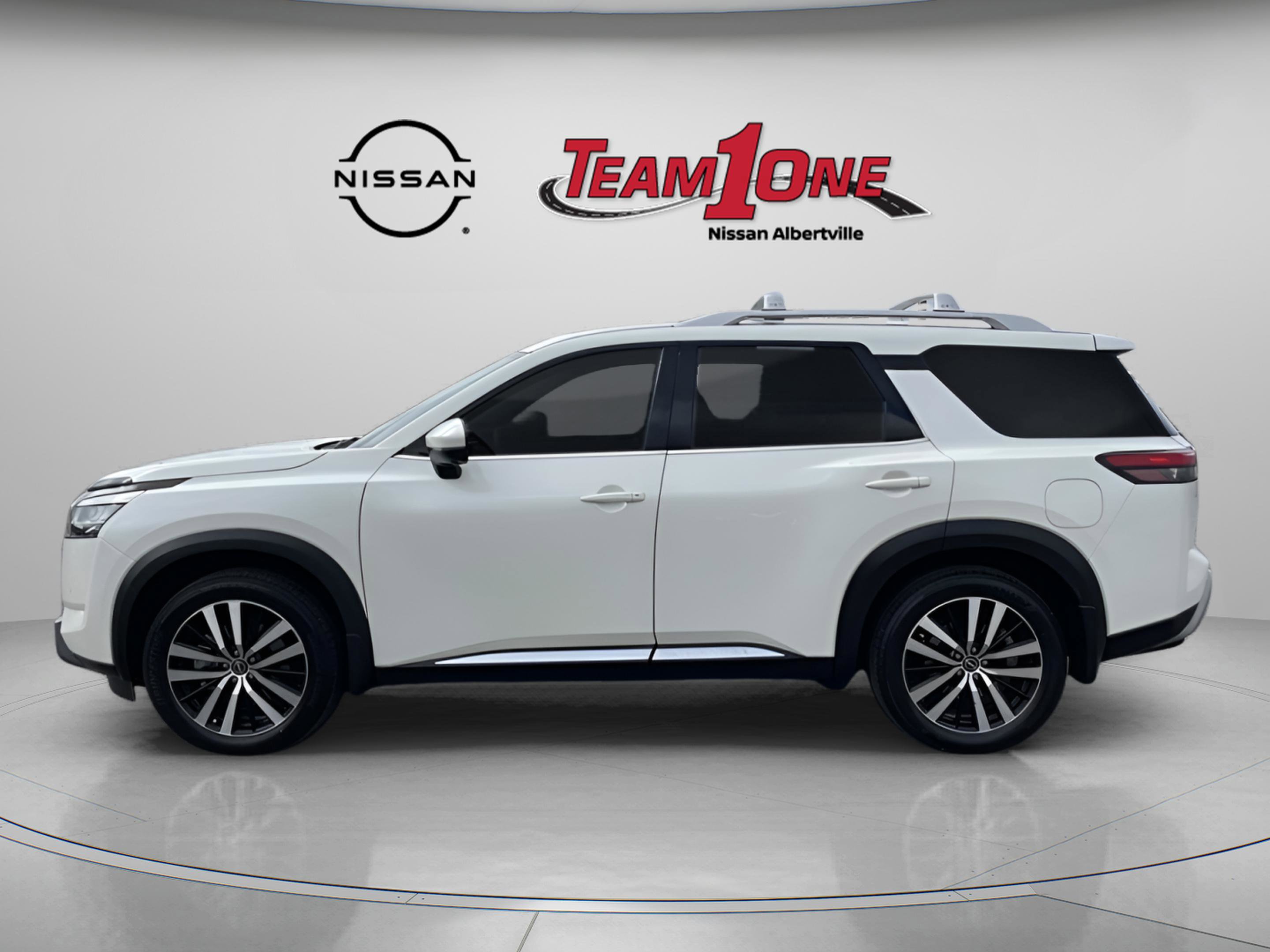 Used 2024 Nissan Pathfinder Platinum w/ Cargo Package image 5