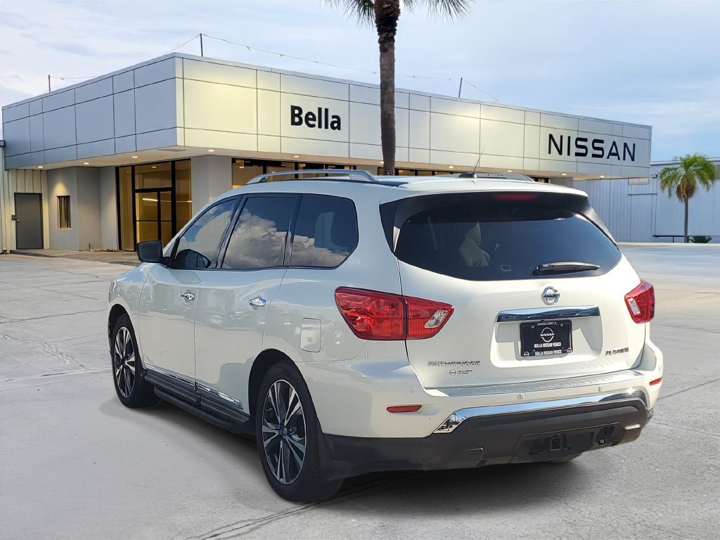 Used 2017 Nissan Pathfinder Platinum FWD image 4