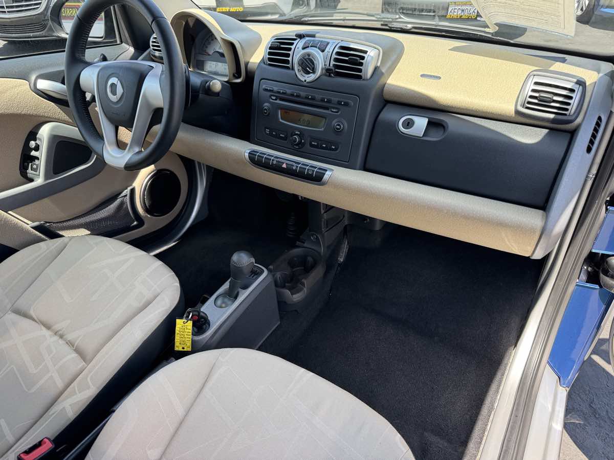 Used 2010 smart fortwo passion RWD image 19