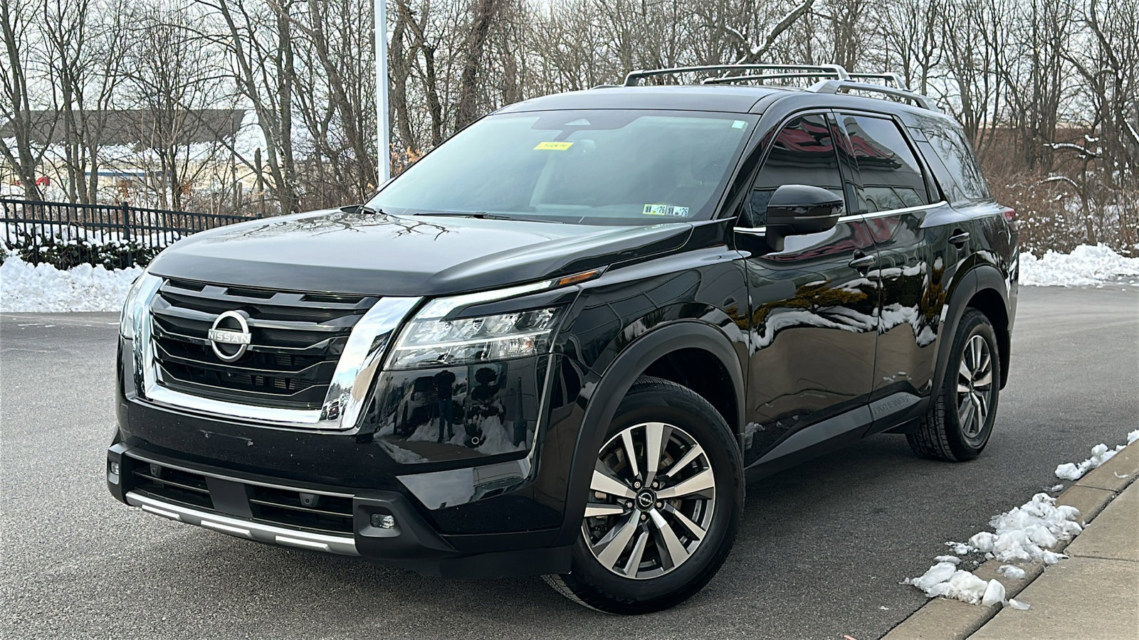 Certified 2022 Nissan Pathfinder SL image 1