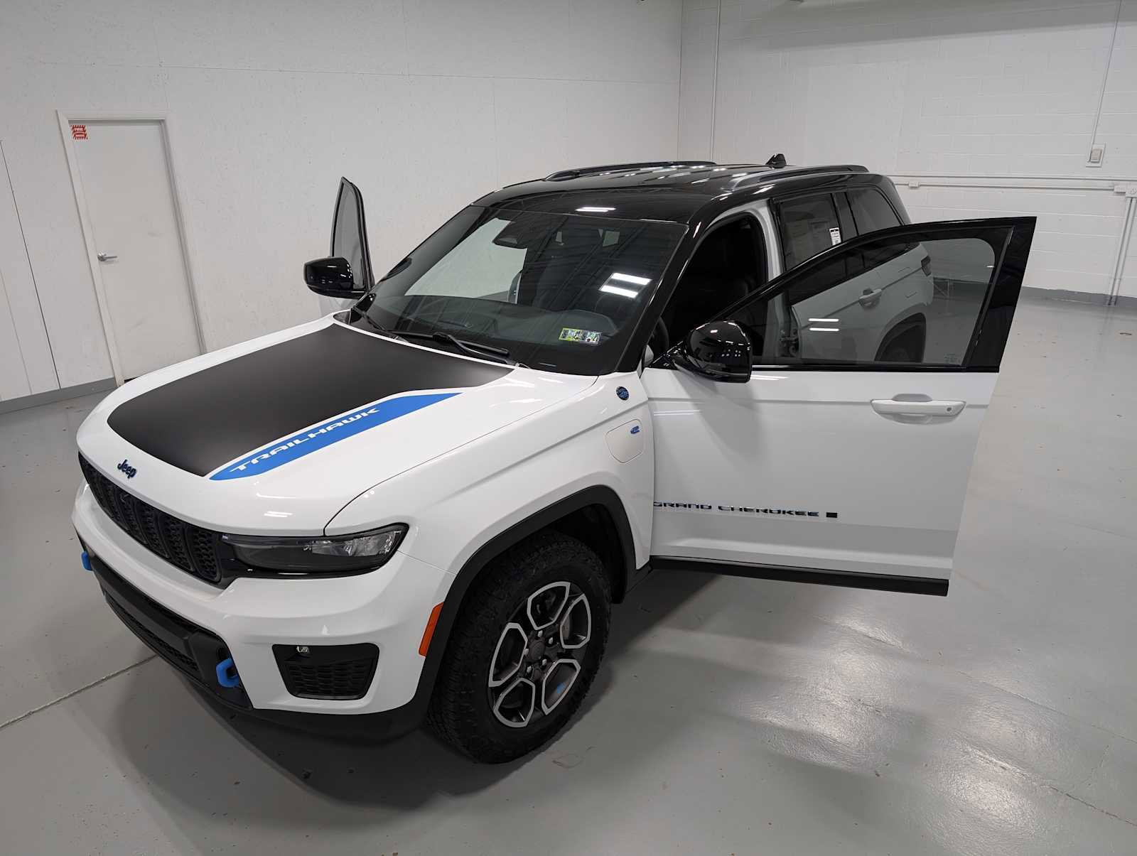 Used 2024 Jeep Grand Cherokee Trailhawk image 19
