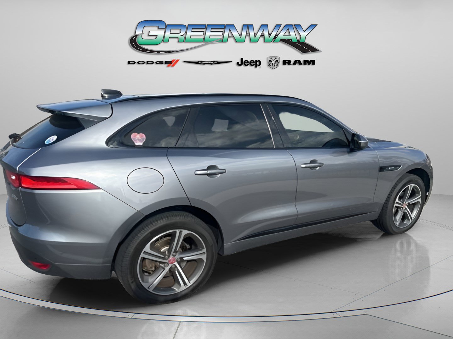 Used 2020 Jaguar F-PACE R-Sport image 10