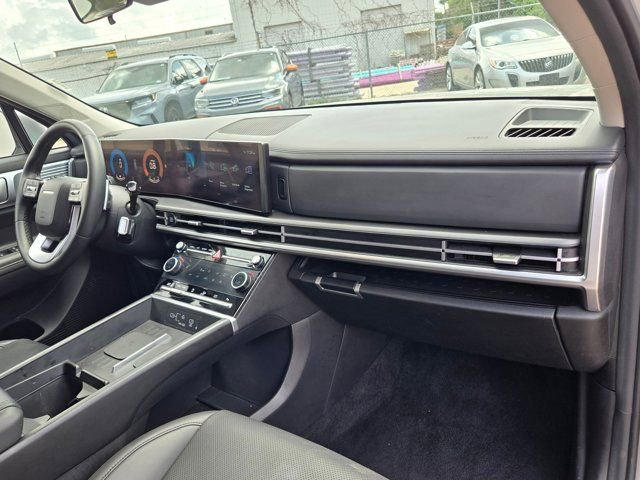 Used 2025 Hyundai Santa Fe SEL FWD image 30