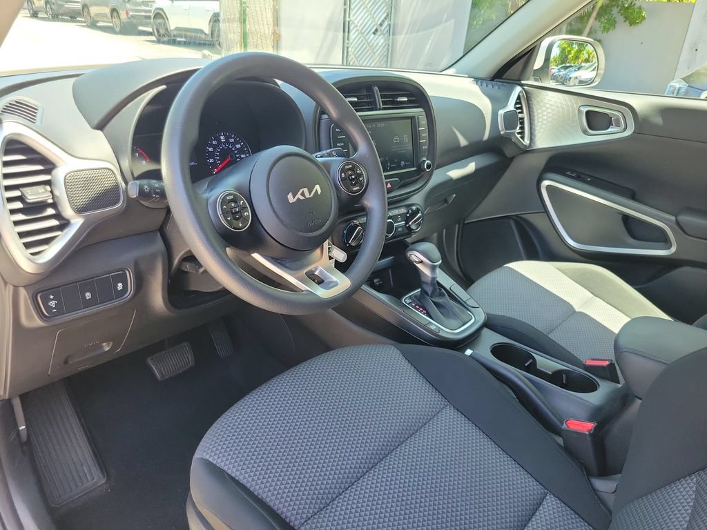 Certified 2022 Kia Soul LX FWD image 17