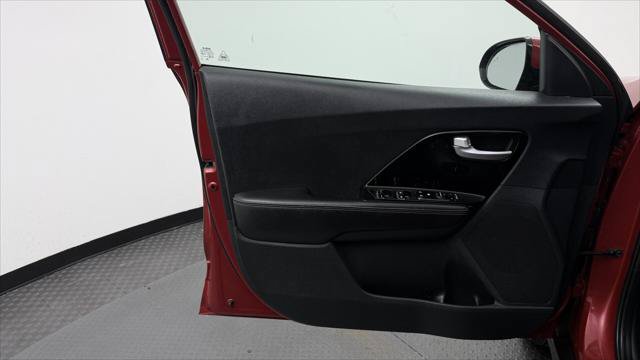 Used 2022 Kia Niro EX w/ Cold Weather Package FWD image 13