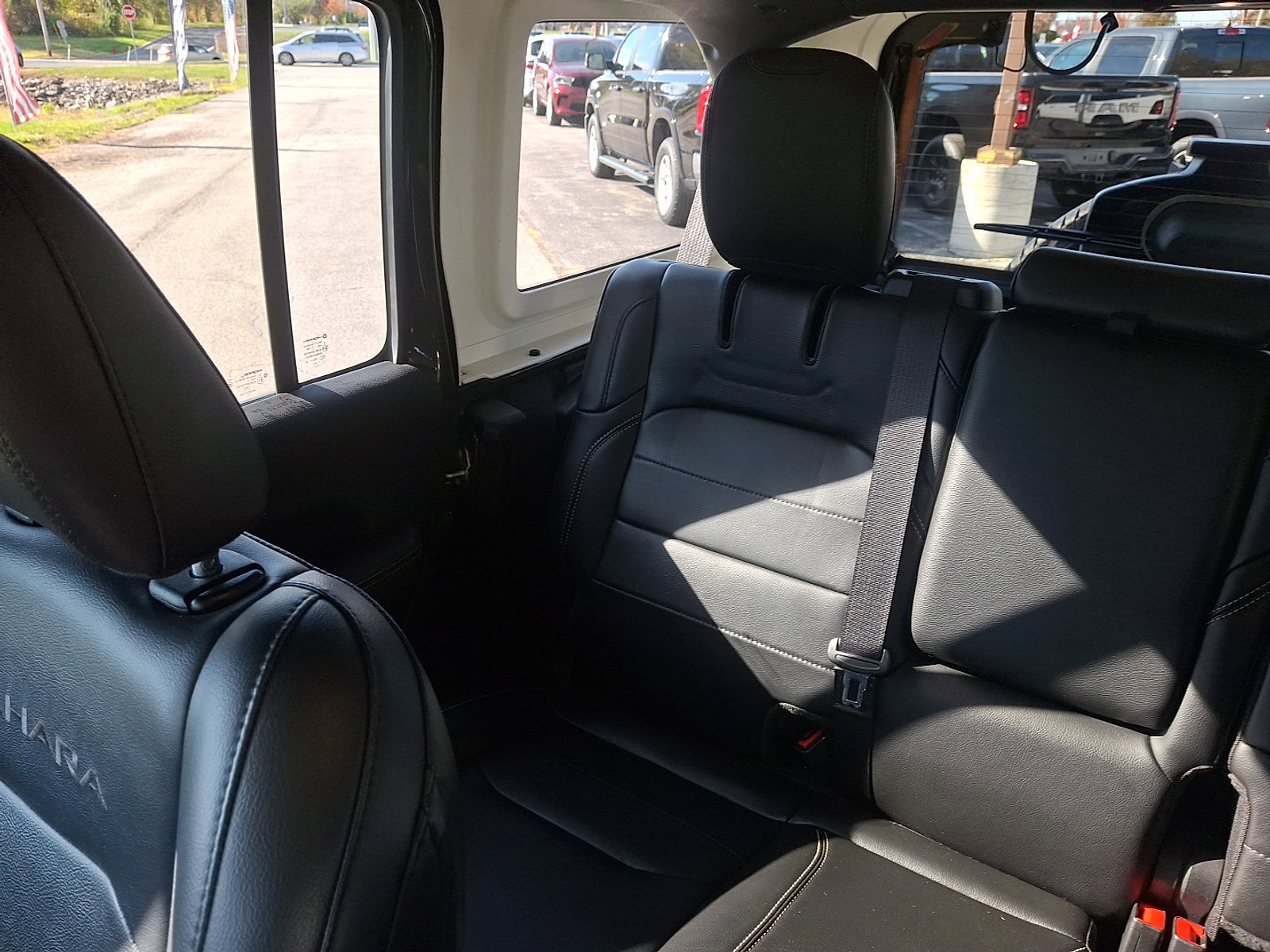 Used 2021 Jeep Wrangler Unlimited Sahara w/ Cold Weather Group image 19