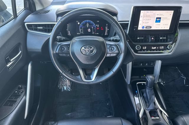Certified 2025 Toyota Corolla Cross XLE FWD image 18