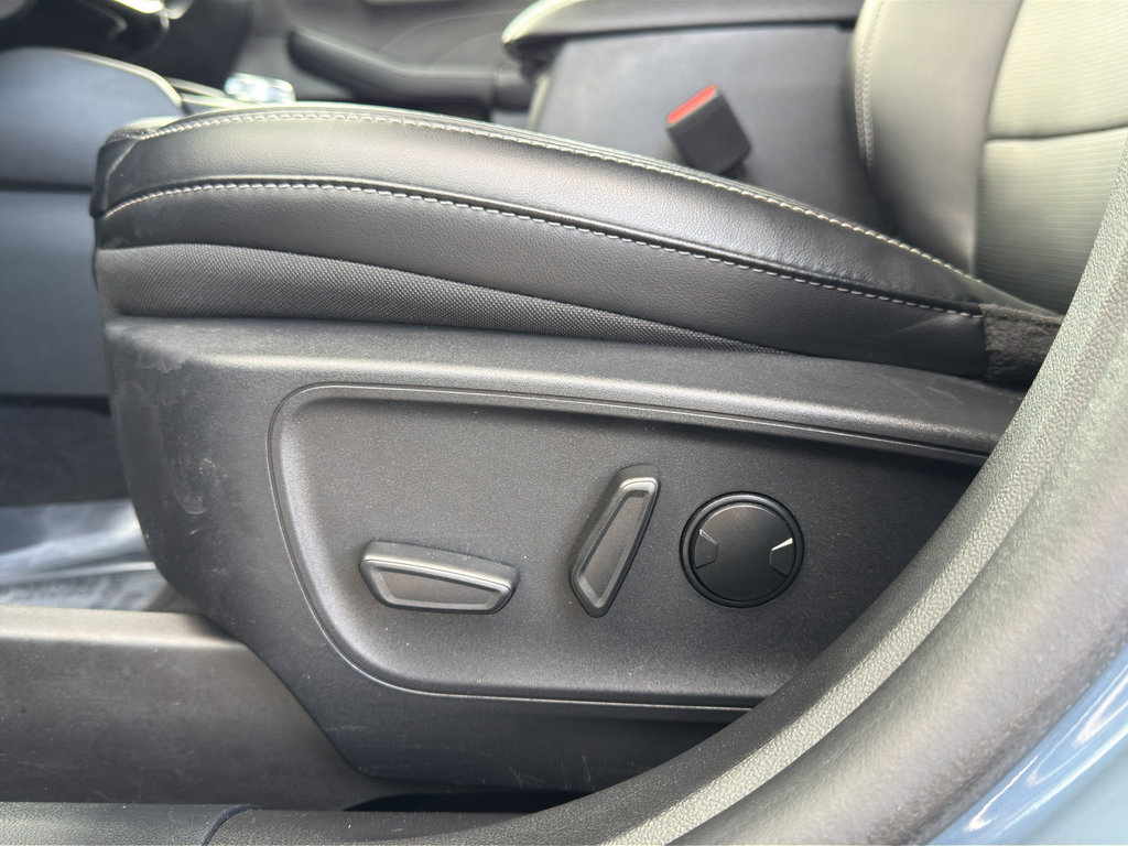 Used 2025 Ford Escape Platinum AWD/4WD image 15