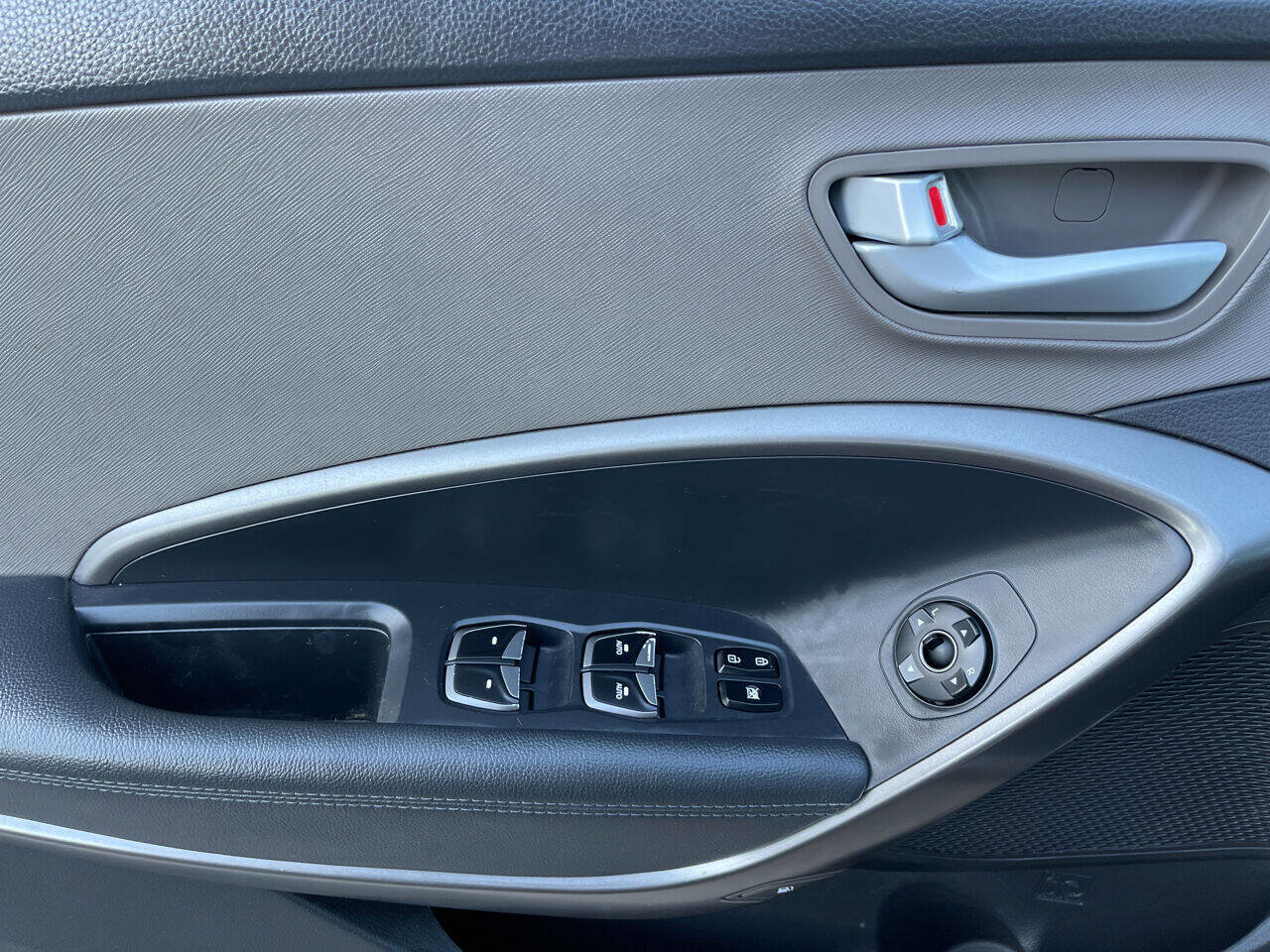 Used 2017 Hyundai Santa Fe Sport image 20