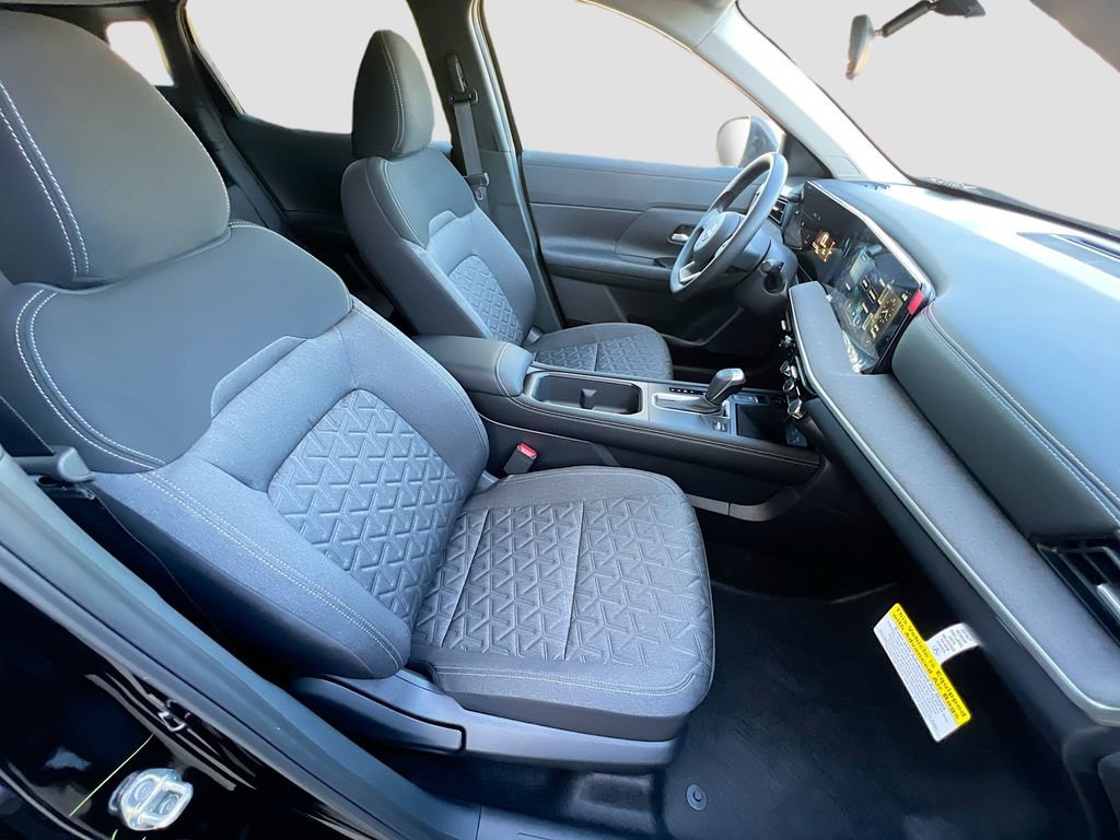 Used 2025 Nissan Kicks SV AWD/4WD image 26