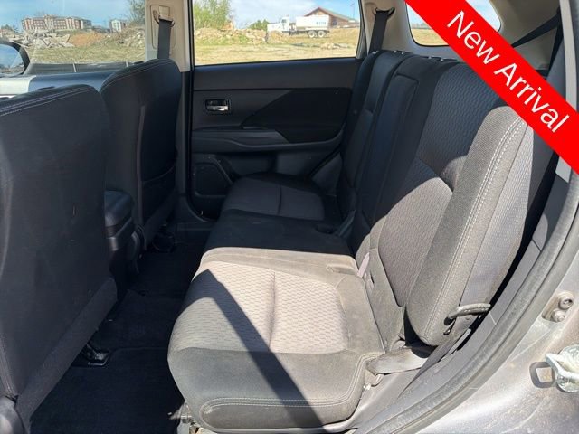 Used 2015 Mitsubishi Outlander ES image 12