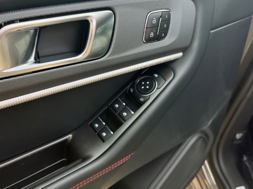 New 2026 Ford Explorer ST-Line w/ ST-Line Street Pack image 9