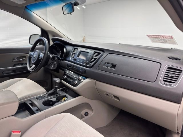 Used 2018 Kia Sedona L image 10