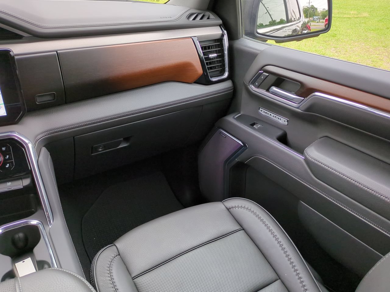 Used 2024 GMC Sierra 1500 Denali w/ Denali Reserve Package AWD/4WD image 17