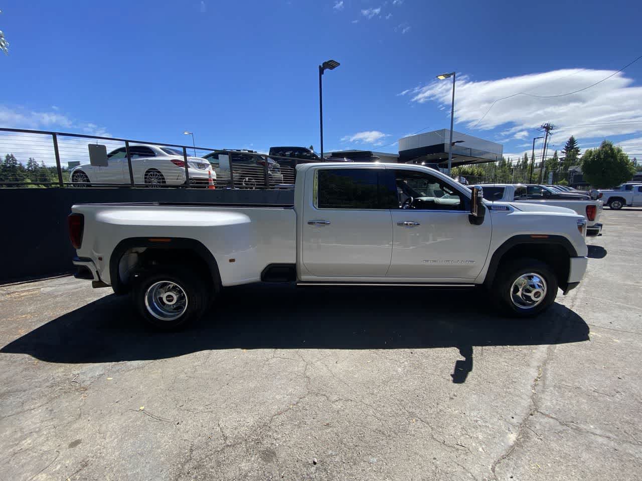 Used 2023 GMC Sierra 3500 Denali w/ Denali Ultimate Package AWD/4WD image 7