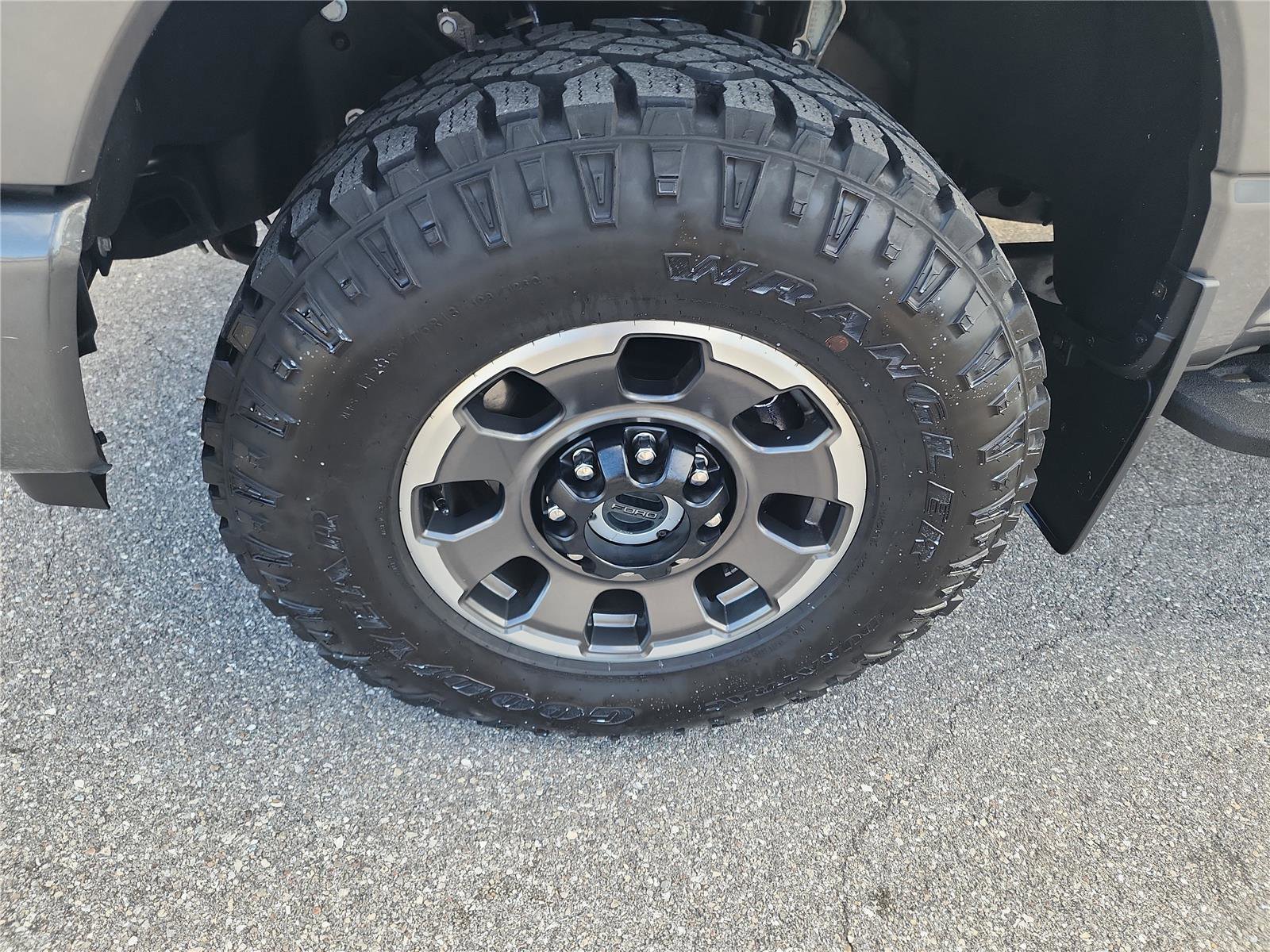 Used 2023 Ford F250 Platinum w/ Tremor Off-Road Package image 9