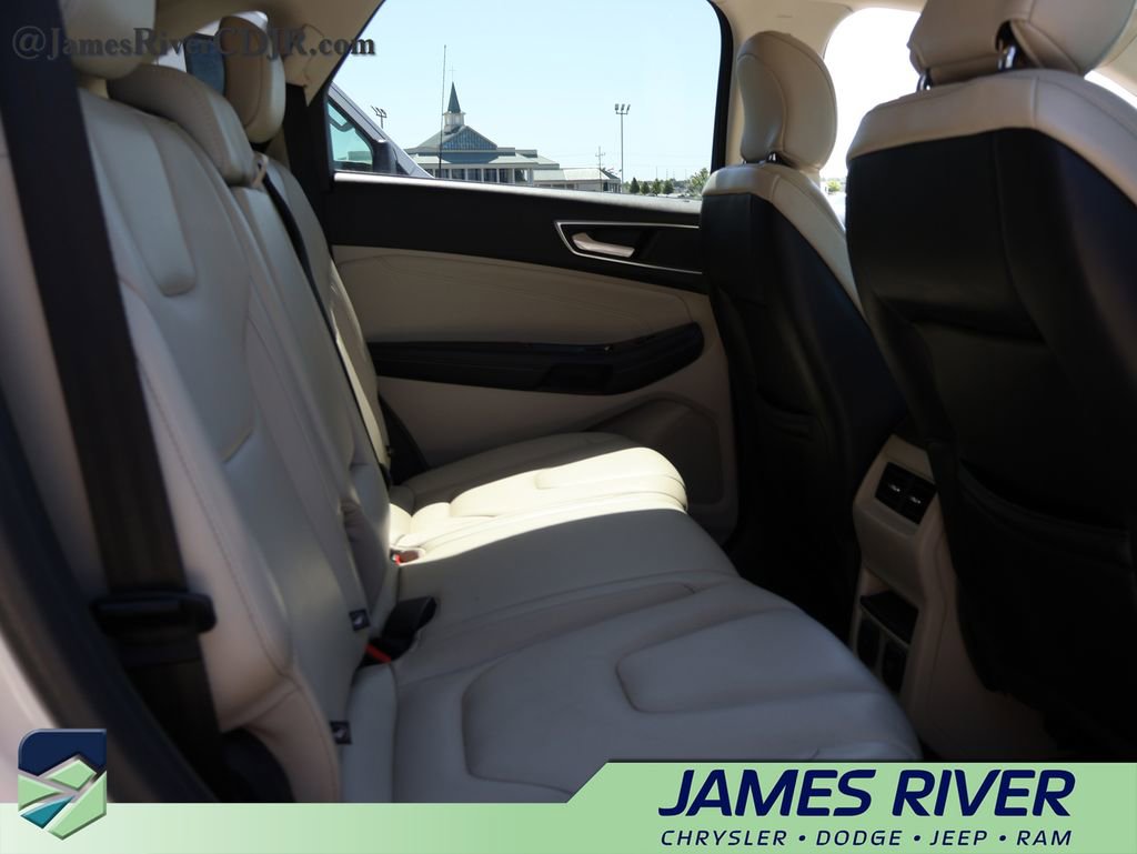 Used 2018 Ford Edge Titanium w/ Technology Package AWD/4WD image 12