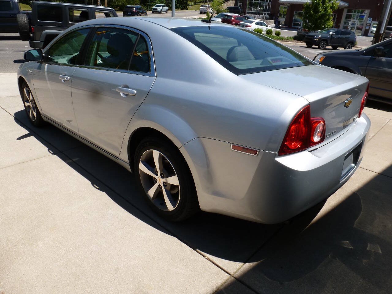 Used 2010 Chevrolet Malibu Hybrid FWD image 3