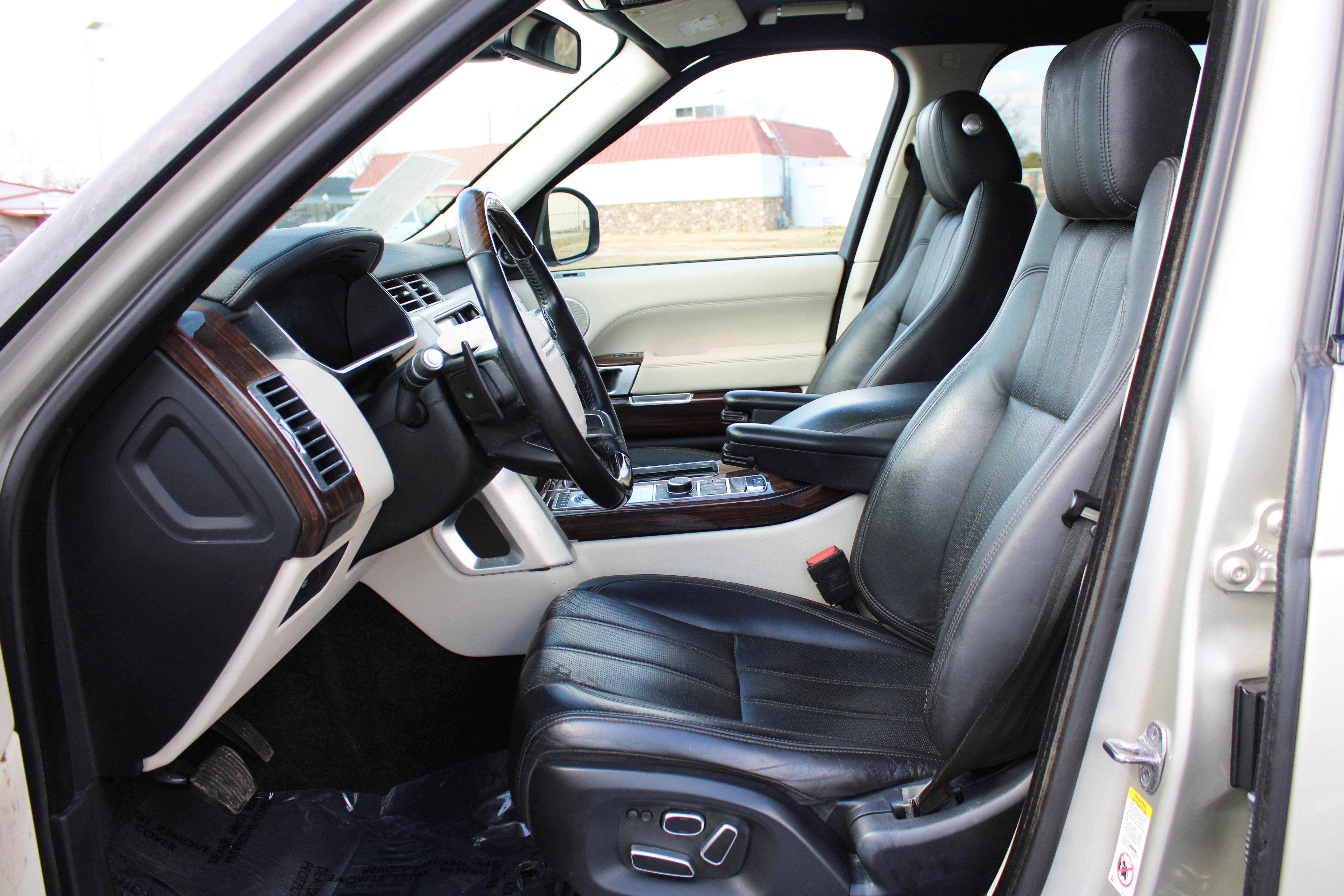 Used 2014 Land Rover Range Rover HSE image 26