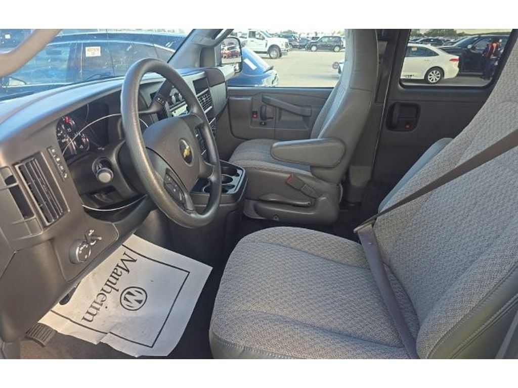 Used 2025 Chevrolet Express 3500 LT w/ LT Preferred Equipment Group RWD image 5