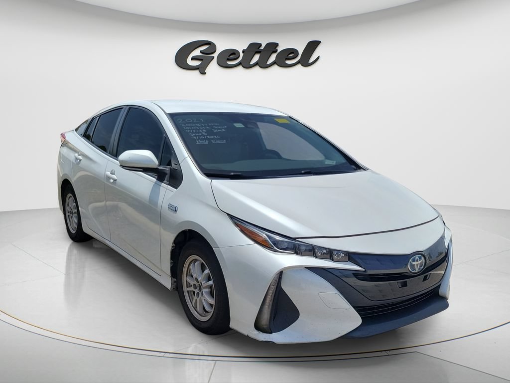 Used 2021 Toyota Prius Prime XLE FWD image 2