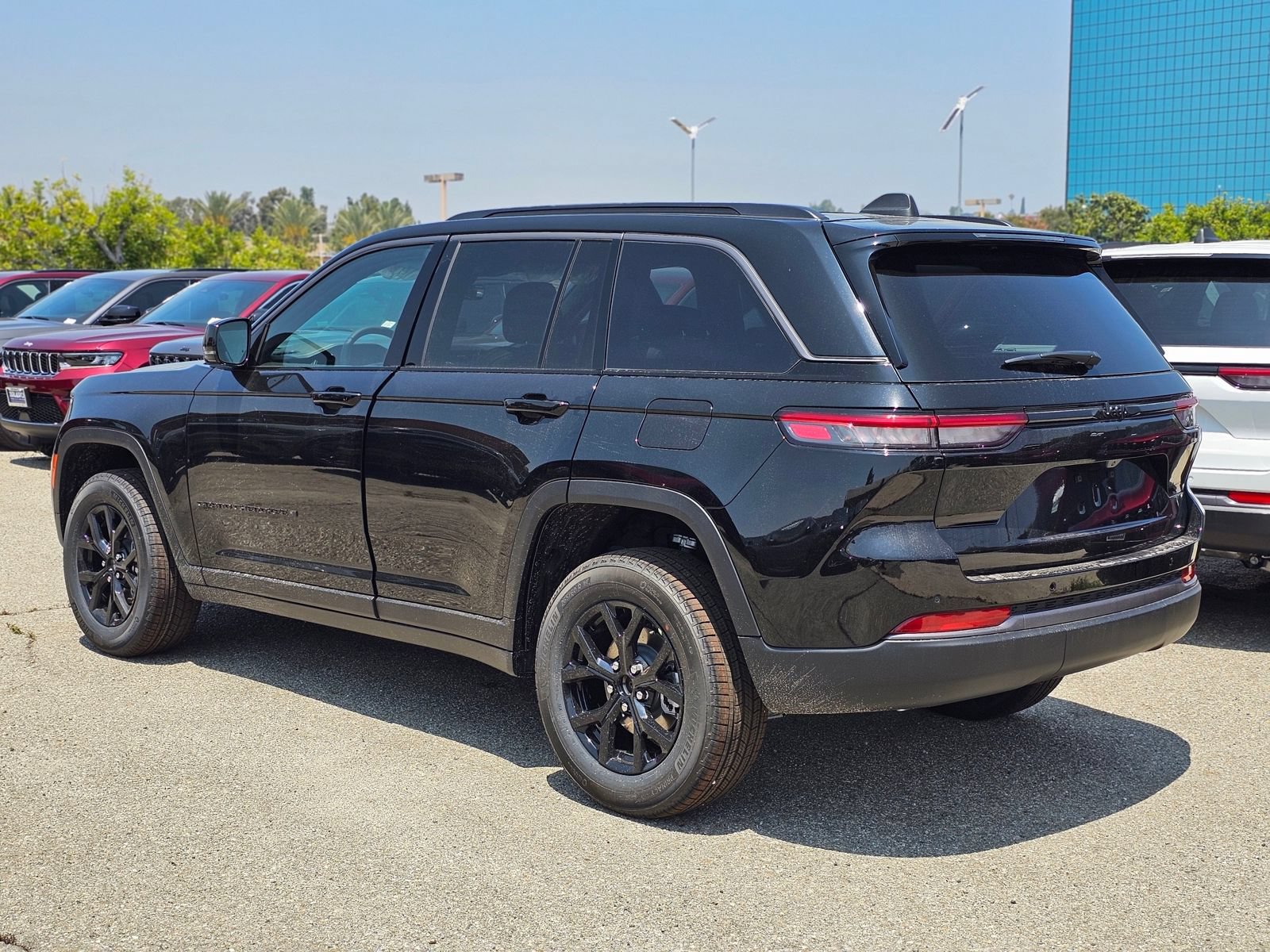 New 2026 Jeep Grand Cherokee Altitude RWD image 5